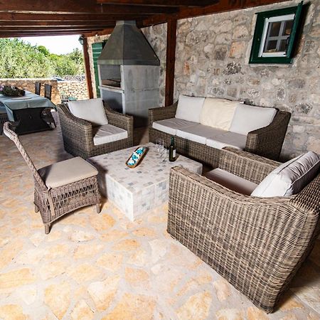 Private Cottage In Olive Grove With Heated Pool Vinišće Zewnętrze zdjęcie