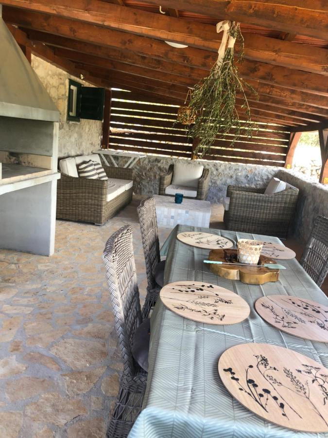 Private Cottage In Olive Grove With Heated Pool Vinišće Zewnętrze zdjęcie