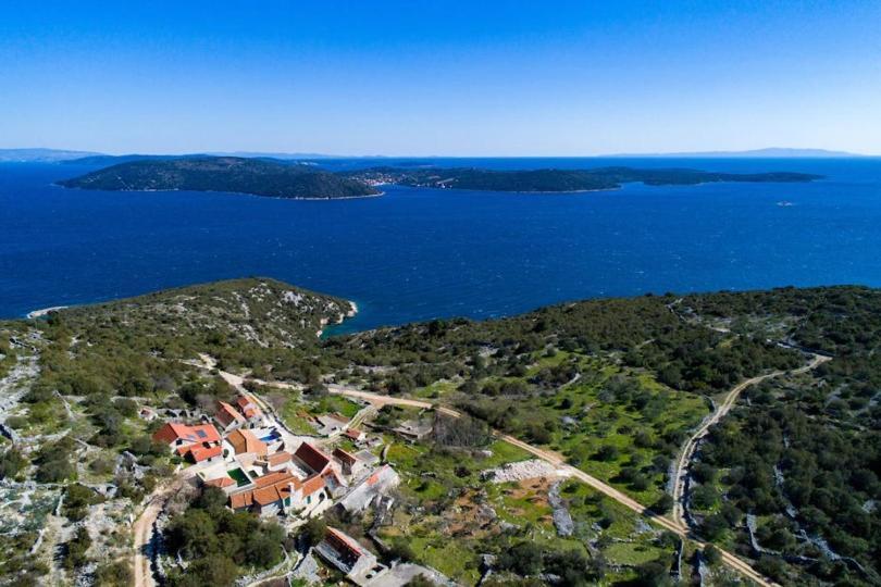 Private Cottage In Olive Grove With Heated Pool Vinišće Zewnętrze zdjęcie