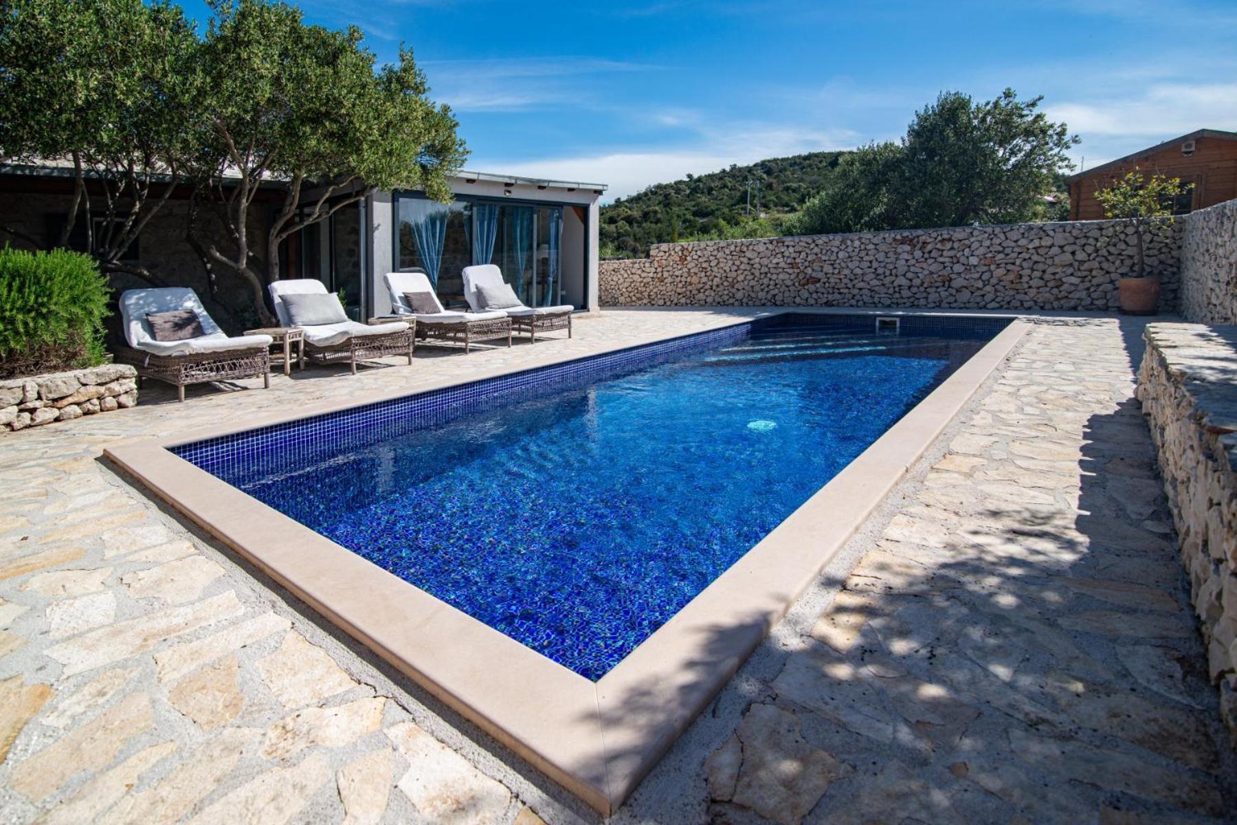 Private Cottage In Olive Grove With Heated Pool Vinišće Zewnętrze zdjęcie