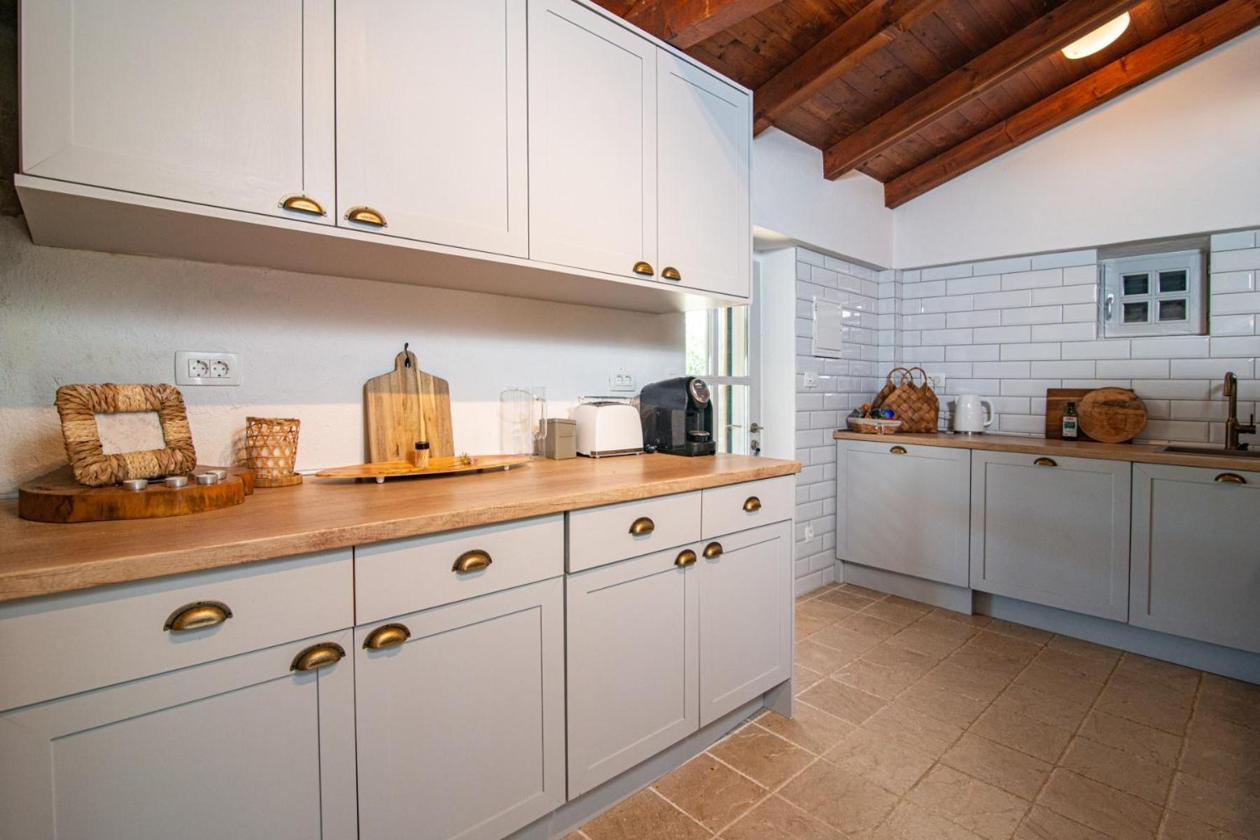Private Cottage In Olive Grove With Heated Pool Vinišće Zewnętrze zdjęcie